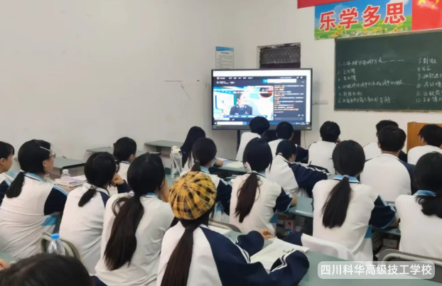 科华安全 | 拒绝霸凌，让青春在阳光下绽放：经开区派出所法制讲座进校园