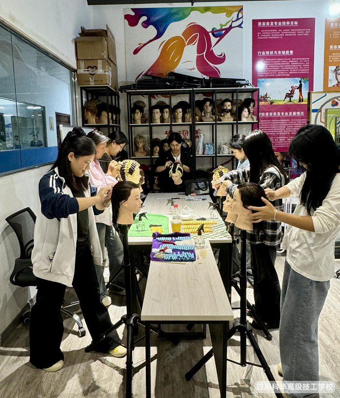 科华快讯 | 聚焦职校技能竞赛,看我校师生如何备赛展风采