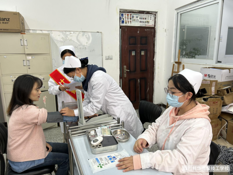 科华快讯 | 校园医疗队义诊:营造健康氛围,实现服务成长良性循环