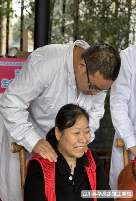 科华团委 | 健康养生进明湖——科华师生志愿者助力明湖社区赋能居民自我健康管理