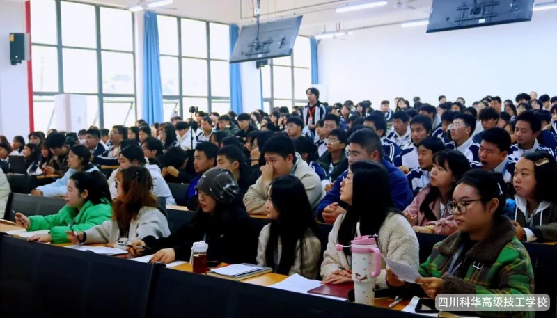 科华大讲堂 | 大讲堂第二期开讲，张校长带你用正确恋爱观和奋斗精神驶向成功彼岸