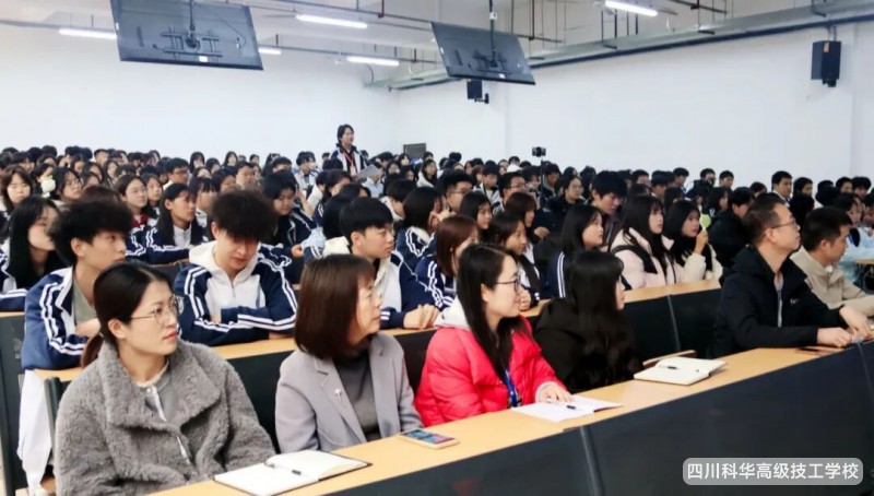 科华大讲堂 | 大讲堂第二期开讲，张校长带你用正确恋爱观和奋斗精神驶向成功彼岸