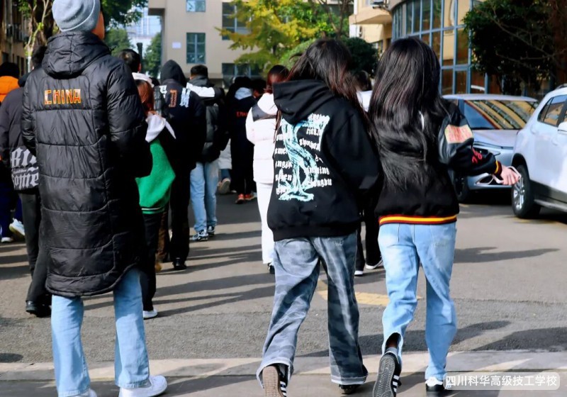 科华安全 | 筑牢校园“防火墙”---我校成功举行消防应急疏散演练