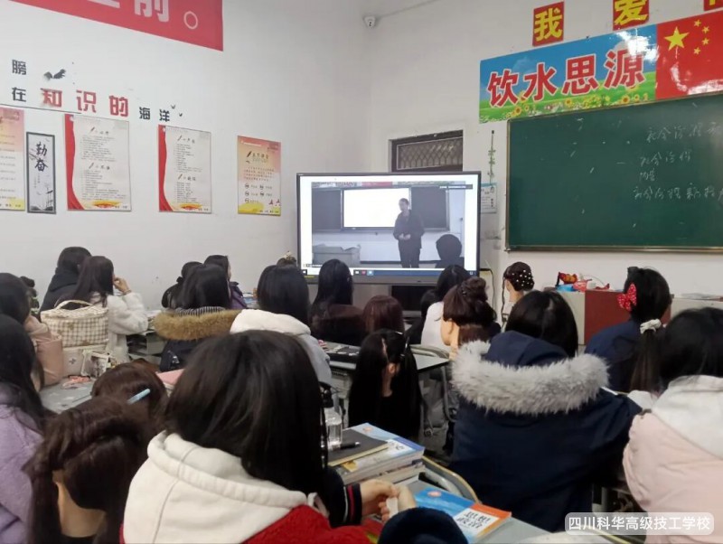 科华大讲堂| 第五期：滚石不生苔，转行不聚财，择一业深耕，择一处扎根