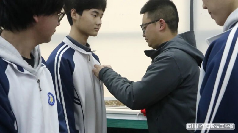 科华团委 | 团旗引领新时代，青春筑梦正当行&mdash;&mdash;四川科华高级技工学校2025年秋入团仪式圆满举行